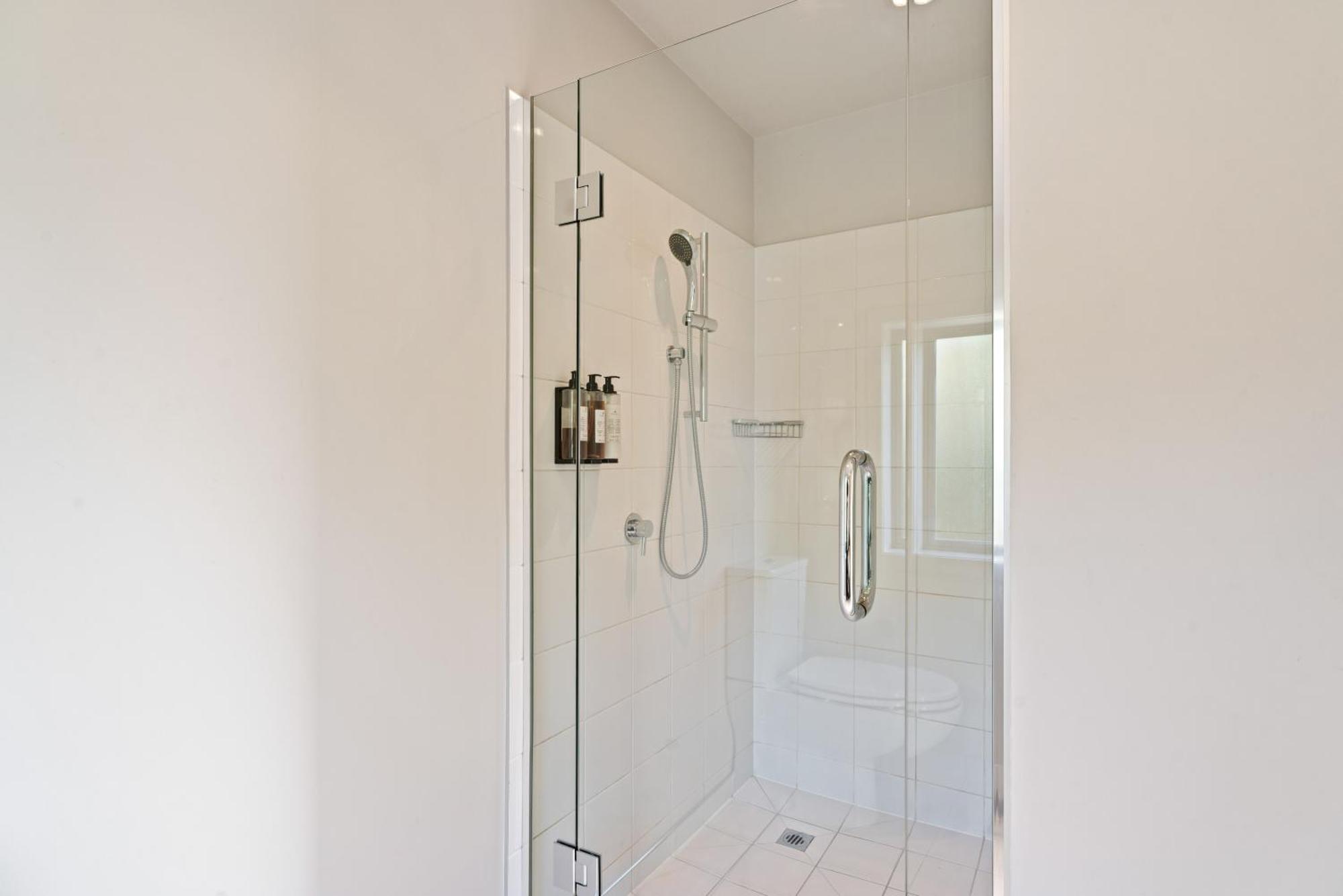 Lakefront Living - 4 Bedrm Apartment Alpine Vilage Куийнстаун Екстериор снимка